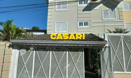 Sobrado 3 dormitórios em condomínio com área gourmet e piscina – ótima localizaçã