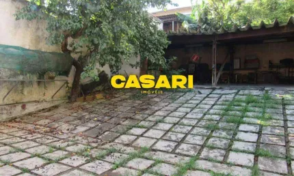 Sobrado térreo com 4 dormitórios, piscina e área de lazer no Centro de São Bernardo do Campo
