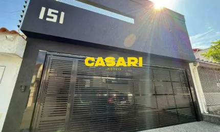 Sobrado Moderno e Reformado com 2 Dormitórios, Piscina e Área Gourmet – 190m²