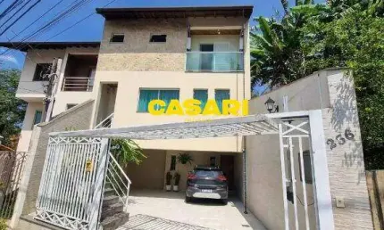 Sobrado à Venda no Centro de São Bernardo – 3 Dormitórios, 1 Suíte e 3 Vagas