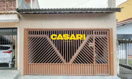 Casa térrea assobradada com 3 dormitórios e área gourmet à venda