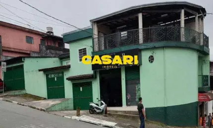 Prédio Comercial com Casas, Salões e Construção em Andamento – Ideal para Renda ou Investimento!