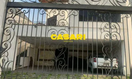 Casa à venda em Nova Petrópolis | 4 suítes, piscina e 411 m² em São Bernardo do Campo