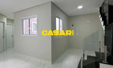 Cobertura Duplex com Quintal Amplo e Espaço Gourmet à Venda – 2 Dormitórios, 2 Banheiros, 1 Vaga e Lazer Privativo