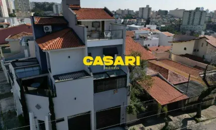 Sobrado à venda no Campestre – 2 suítes, varanda gourmet e 2 vagas em Santo André