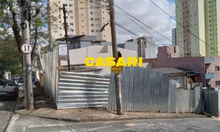 Sobrado com 2 suítes à venda no bairro valparaíso – 3 vagas, porcelanato e excelente localização