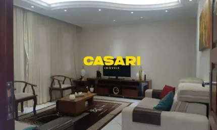 Casa com 2 Residências no Jardim Ocara – 5 Dormitórios, Área Gourmet e 4 Vagas – Santo André
