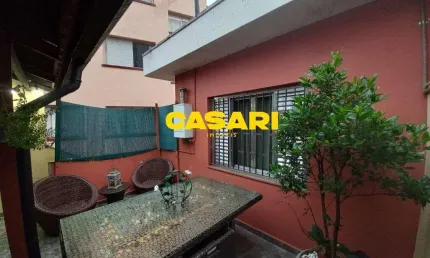 Sobrado no taboão com 4 dormitórios, suíte com banheira, churrasqueira e 2 vagas