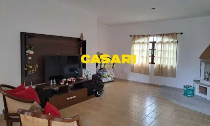 Sobrado com 4 Dormitórios à Venda no Jardim Clube de Campo – Condomínio com Acesso à Represa