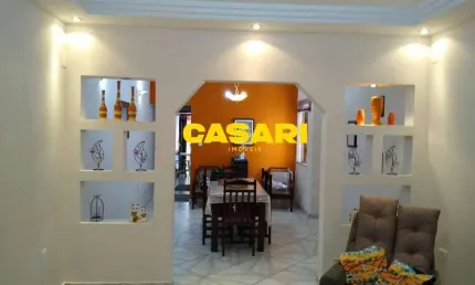 Sobrado com 3 Dormitórios e Churrasqueira Coberta à Venda – 182 m² – Jardim Las Vegas