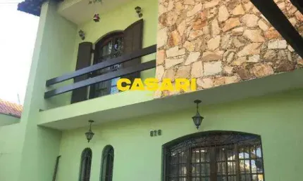 Sobrado de alto padrão à venda no Jardim São Caetano com área gourmet e piscina