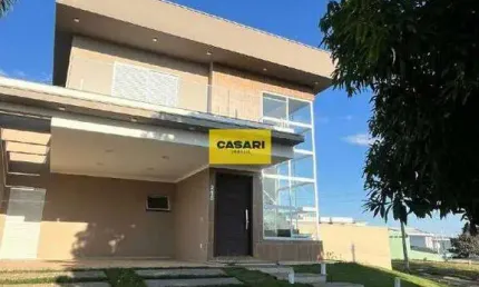 Casa à Venda no Condomínio Solaris com 3 Suítes, Área Gourmet e Piscina