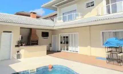 Linda Casa em Condomínio no Jardim das Colinas São José dos Campos