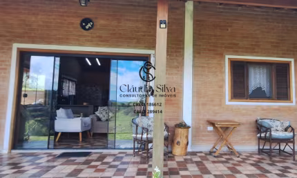 Oportunidade Única: Chácara Lareira, Suíte e Vista para as Montanhas à Venda