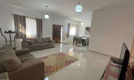 Casa térrea próximo ao CAVEX, 3 dorm sendo 2 Suítes.