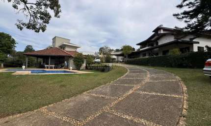 Sobrado em condomínio à venda, no Condomínio Chácaras Cataguá,  em Taubaté, Chácaras Cataguá, com 4 quartos, 421m²