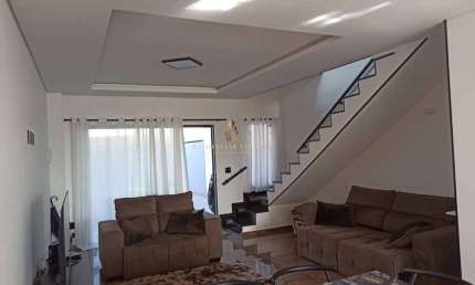 Sobrado à venda em Taubaté, Esplanada Independência, com 3 quartos, 200m²