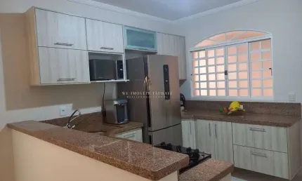 Sobrado à venda com 200m² de Área, com 3 quartos, Esplanada Santa Terezinha.