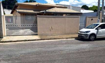 Casa à venda em Taubaté, Granjas Rurais Reunidas São Judas Tadeu, com 3 quartos, 200m²