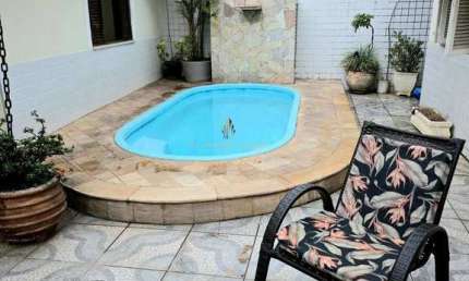 Casa à venda em Taubaté, Vila Santa Isabel, com 4 quartos, 190m²