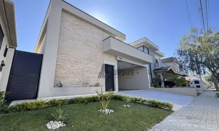 Casa no Condomínio Residencial Ouroville, em Taubaté. 3 dormitórios.