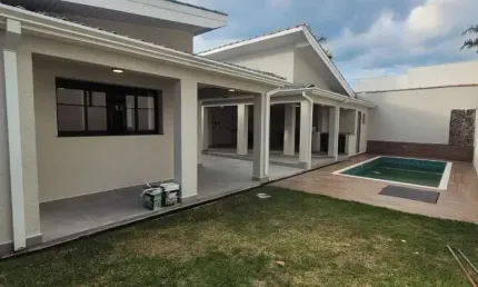 Casa térrea com piscina e area gourmet na Vila Giglio em Atibaia SP.