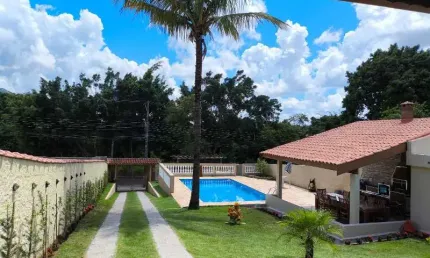 Casa com 3 quartos para alugar na Rua dos Cedros, 333, Jardim dos Pinheiros, Atibaia