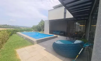Casa nova dentro de condomínio fechado em área nobre de atibaia sp com 4 suítes,  piscina, área gourmet.