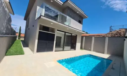 Casa nova com 3 suítes, piscina, área gourmet no Condomínio Arco Iris em Atibaia SP.