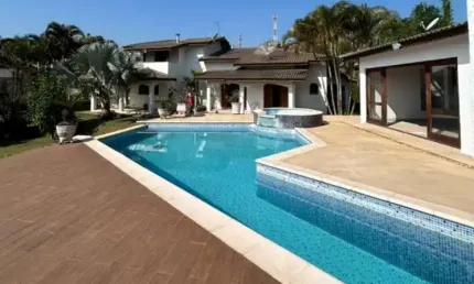 Casa térrea no Condomínio Panorama em Atibaia SP  4 suítes, 3 salas,  piscina, área gourmet,  sauna, espaço gramado.