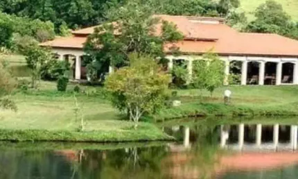 Haras de luxo à venda em Nazaré Paulista-SP, no bairro Mascate: 5 quartos, 5 suítes, 3 salas, 10 banheiros, 2.480.000 m² de área.