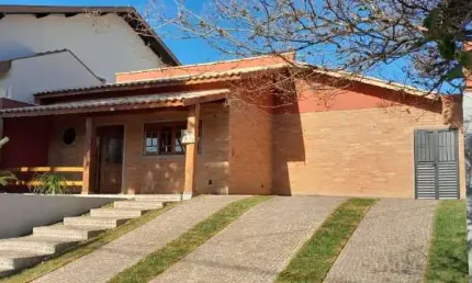 Casa de Alto Padrão no Condomínio Caminhos de São Conrado - Campinas-SP: 3 quartos, 1 suíte, 3 salas, 4 banheiros, 2 vagas, 240m².