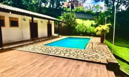 Casa térrea no Condomínio Panorama em Atibaia-SP: 4 suítes, 3 salas, 5 banheiros, 4 vagas, 390m²!