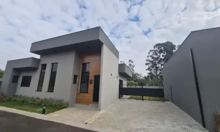 Casas novas térreas em condomínio fechado, bairro nobre de Atibaia SP com 3 suítes,  isoladas, espaço gramado para fazer área de lazer