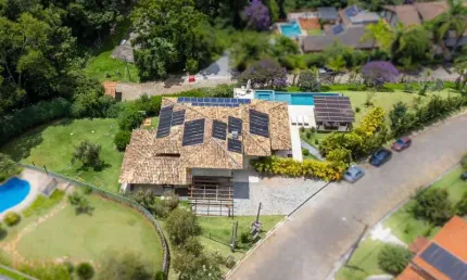 CONDOMÍNIO ESTÂNCIA PARQUE ATIBAIA     2.500 m2 de terreno   700 m2 de construção   05 suítes   Energia Fotovoltaica   Piscina com Hidro  Área gourmet completa