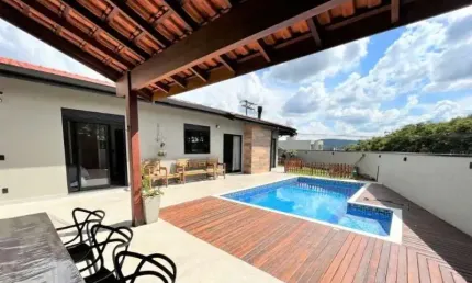 Casa térrea no Condomínio Shangrilla em Atibaia SP.