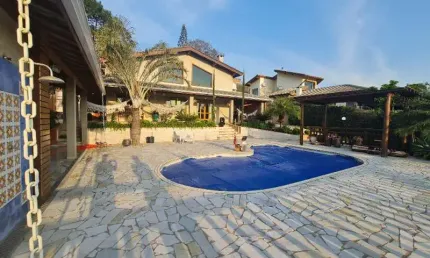 Casa em condomínio à venda em atibaia-sp, condomínio chácaras pedra grande: 4 suítes, 3 salas, 6 banheiros, piscina, área gourmet, 370m² útil
