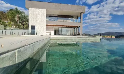 Imponente residência de alto padrão no condomínio porto atibaia: 5 quartos, 5 suítes, 3 salas, 8 banheiros, 8 vagas e 650m². venda ou locação em atibaia-sp.