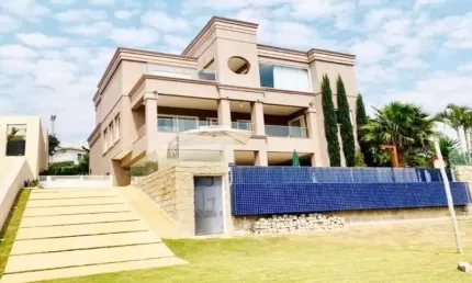 Magnífica casa em condomínio na Vila Santista, Atibaia-SP: 4 quartos, 3 suítes, 3 salas, 7 banheiros, 6 vagas de garagem, 700m².