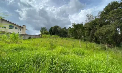 Terreno no condomínio estância dos lagos em atibaia.  são 1.000 m2 com excelente topografia e o lote todo murado.