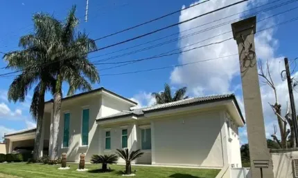 Casa térrea no condomínio Flamboyant Atibaia SP 4 suítes , piscina, área gourmet. Melhor Localização da Cidade de Atibaia.