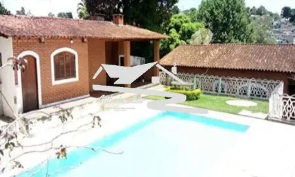 Casa térrea em Atibaia com piscina casa de hóspedes pomar campo de futebol horta fácil acesso com asfalto 2.000 m2 de terreno