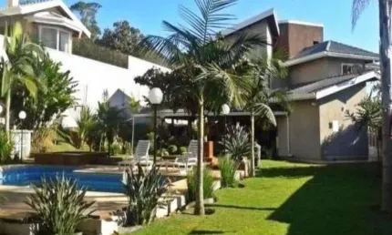 Casa térrea em atibaia no condomínio palavra da vida mobiliada são 4 dormitórios sendo 2 suítes. piscina área gourmet, venda ou locação