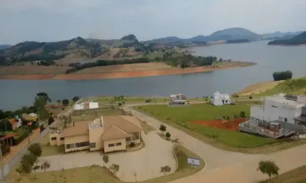Porto laranjeiras.                             condomínio de alto padrão na beira da represa do jaguari no município de piracaia