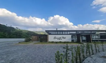 Terreno plano no condomínio gran ville em atibaia, muito bem localizado, próximo a tudo e fácil acesso as principais rodovias da região, com 525 m² me