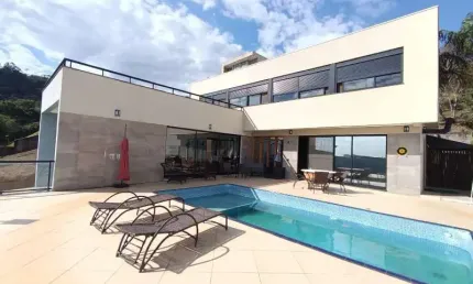 Casa no Condomínio Porto Atibaia com 5 quartos sendo 3 suítes, piscina, área gourmet, excelente oportunidade.