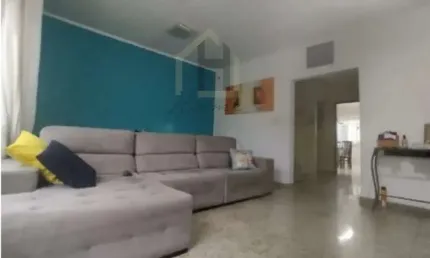 Sobrado à venda com 237 metros. 2 dormitórios sendo 1 suíte. Bairro Jardim. Santo André.