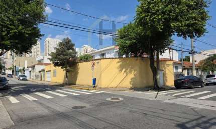 Sobrado comercial para LOCAÇÃO EM SCS -com mais de 300m² pronto para receber o seu negócio. Com diversos cômodos, banheiros, pequena piscina adaptada