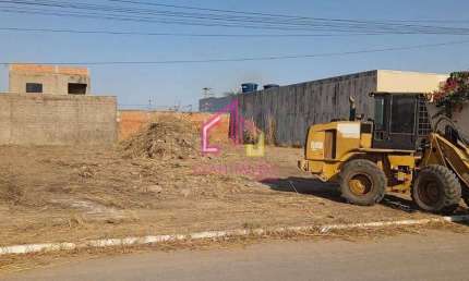 Terreno à Venda no Residencial Tropical Ville, Cuiabá-MT, 600 m2, ótimo pra construir, à 300 m do C