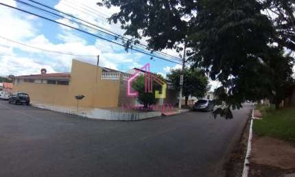 Casa  à Venda no JARDIM TROPICAL, Cuiabá - MT, Térrea , 3 suítes e piscina, 346m², 3 vagas
